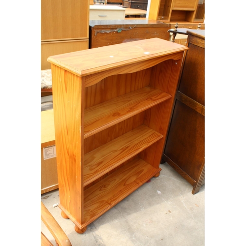 2556 - A MODERN PINE 3 TIER OPEN BOOKCASE, 35