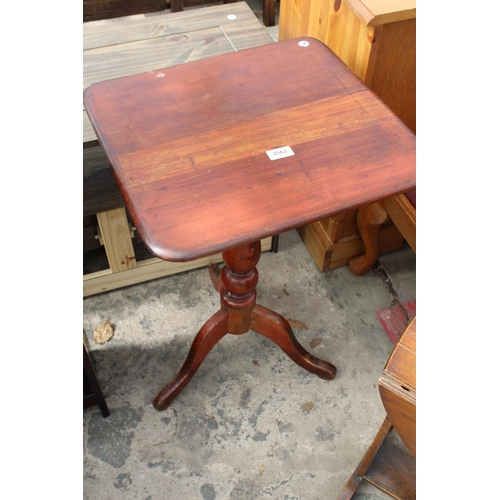 2562 - A VICTORIAN TRIPOD TABLE AND SMALL OAK DROP-LEAF TABLE