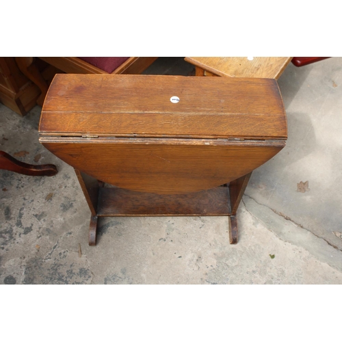 2562 - A VICTORIAN TRIPOD TABLE AND SMALL OAK DROP-LEAF TABLE