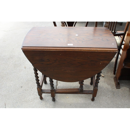 2573 - AN EARLY 20TH CENTURY OVAL OAK TABLE ON BARLEY-TWIST LEGS, 41