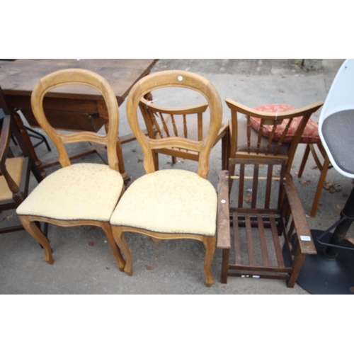 2578 - A PAIR OF VICTORIAN STYLE DINING CHAIRS AND OAK MID 20TH CENTURY CHILDS RECLINER CHAIR