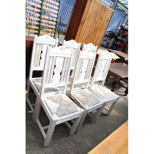 2580 - A SET OF SIX CHABBY CHIC DINING CHAIRS WITH RUSH SEATS AND BACKS