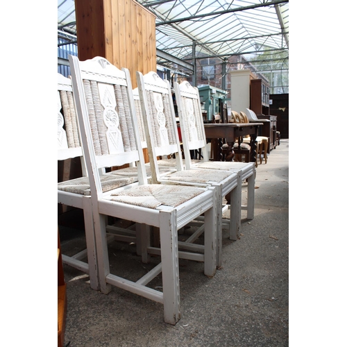 2580 - A SET OF SIX CHABBY CHIC DINING CHAIRS WITH RUSH SEATS AND BACKS