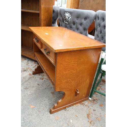 2732 - A SMALL OAK LOW SIDE-TABLE ENCLOSING 2 DRAWERS, 32