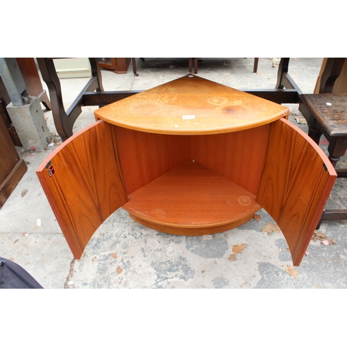 2736 - A RETRO TEAK G.PLAN CORNER UNIT