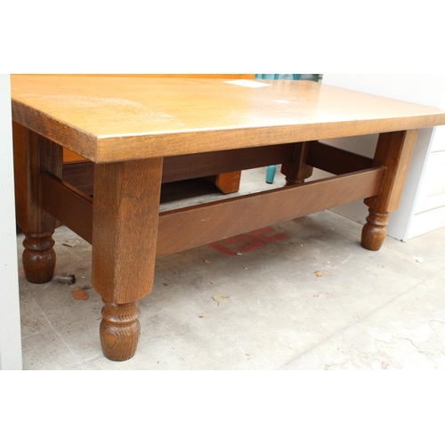 2751 - A MODERN OAK COFFEE TABLE, 47