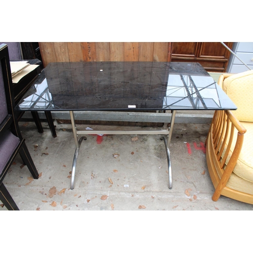 2762 - A RETRO DINING TABLE WITH SMOKE DGLASS TOP, 47