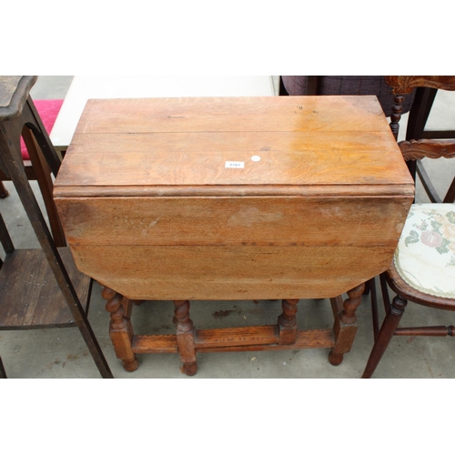 2767 - AN EARLY 20TH CENTURY OAK BARLEY-TWIST GATE-LEG TABLE WITH CANTED CORNERS, 39.5