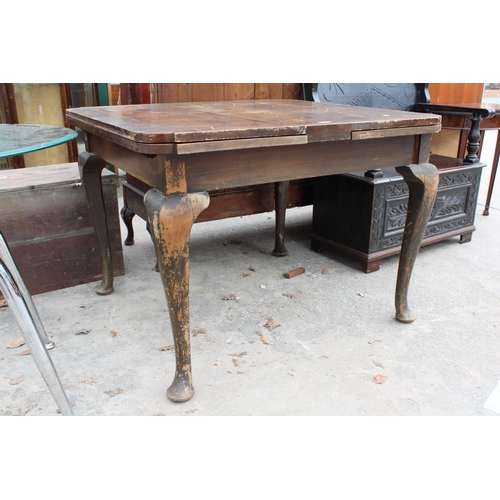 2805 - A MID 2OTH CENTURY DRAW-LEAF DINING TABLE ON CABRIOILE LEGS, 42