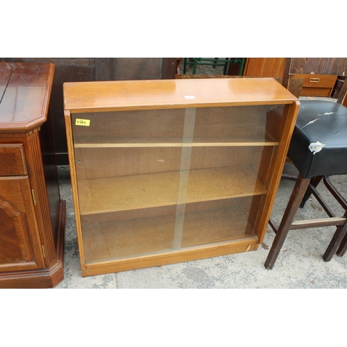 2808 - A RETRO OAK BOOKCASE WITH TWO SLIDING DOORS 36