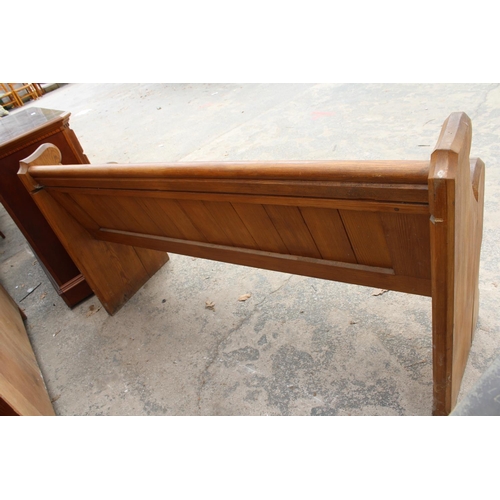 2810 - A VICTORIAN PITCH PINE PEW, 61