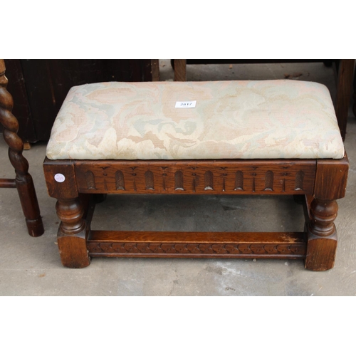 2817 - AN OAK JACOBEAN STYLE STOOL WITH UPHOSTERED TOP ON TURNED LEGS, 21