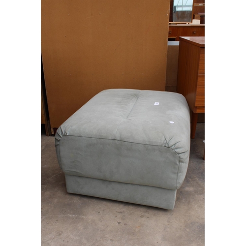 2827 - A MODERN UPHOLSTERED POUFFE, 25