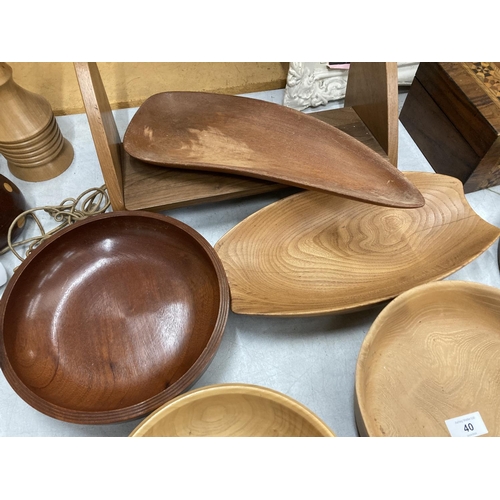 40 - SEVEN ITEMS OF HANDCRAFTED WOOD  BY GORDON WARR WITH LETTER OF PROVENANCE TO INCLUDE BOWLS, CANDLEST... 