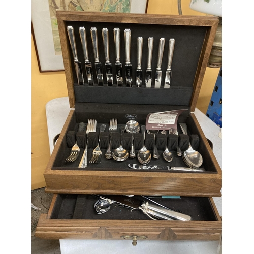 53 - A CASED PART CANTEEN OF CUTLERY WITH LIFT UP LID AND LOWER DRAWER CONTAINING A QUANTITY OF SHEFFIELD... 