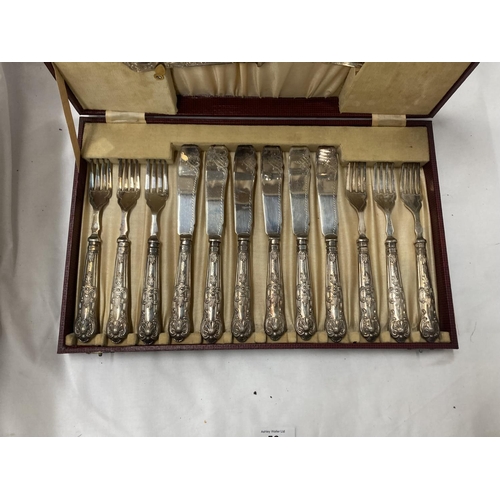 56 - A HALLMARKED SHEFFIELD FISH CUTLERY SET TO INCLUDE KNIVES, FORKS AND SERVING SET IN A CASE