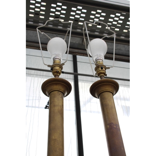 1612 - A PAIR OF TALL DECORATIVE BRASS TABLE LAMPS