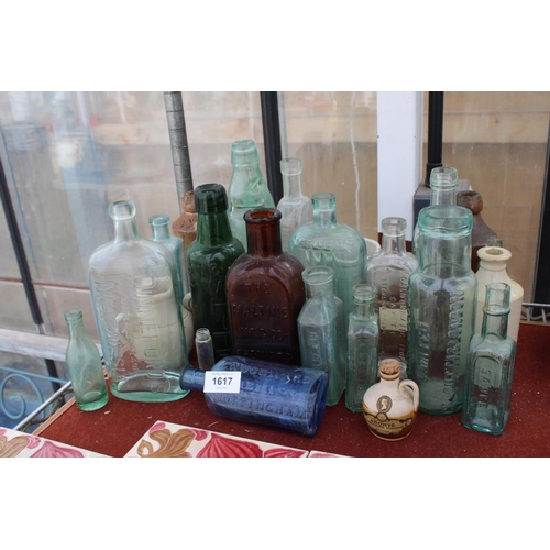 1617 - AN ASSORTMENT OF VINTAGE GLASS MEDICINE BOTTLES TO INCLUDE SOME BEARING NAMES