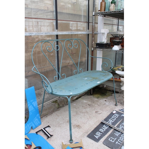 1629 - A DECORATIVE METAL TWO SEATER BENCH