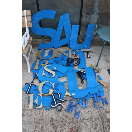 1630 - A LARGE ASSORTMENT OF VARIOUS SIZED PERSPEX SIGN MAKING LETTERS