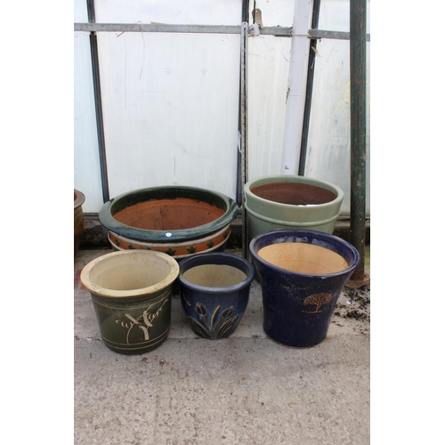 1652 - AN ASSORTMENT OF BLUE AND GREEN GLAZED GARDEN POTS