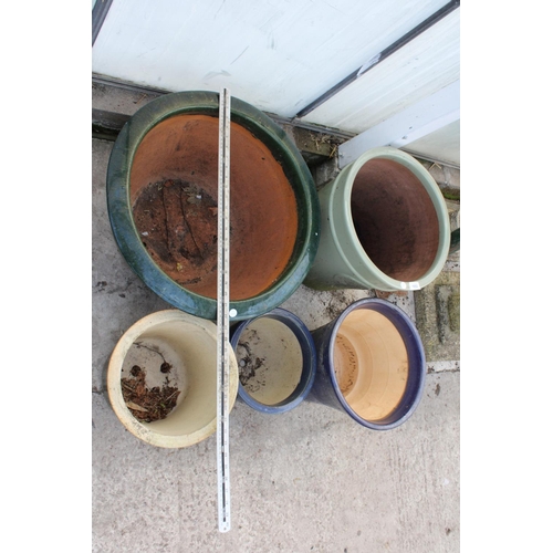 1652 - AN ASSORTMENT OF BLUE AND GREEN GLAZED GARDEN POTS