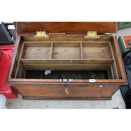 1809 - A VINTAGE WOODEN TOOL CHEST WITH FOUR WHEELS TO THE BASE