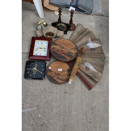 1813 - AN ASSORTMENT OF VINTAGE ITEMS TO INCLUDE A FAN, A PARASOL AND CLOCKS ETC