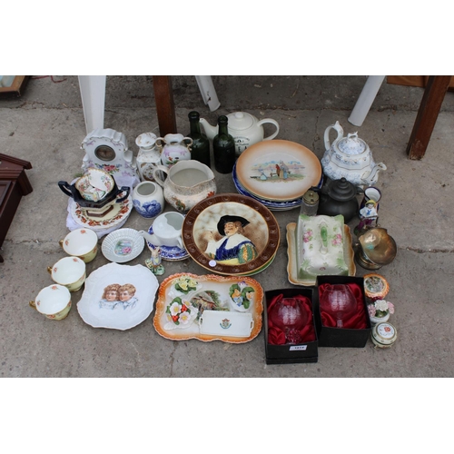 1814 - AN ASSORTMENT OF ITEMS TO INCLUDE CERAMIC PLATES, A CLOCK AND CUPS ETC