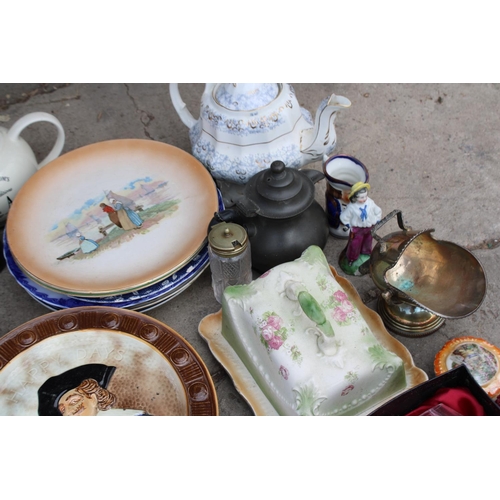 1814 - AN ASSORTMENT OF ITEMS TO INCLUDE CERAMIC PLATES, A CLOCK AND CUPS ETC