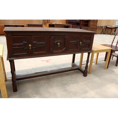 2852 - AN OAK JACOBEAN STYLE THREE DRAWER DRESSER BASE ON TURNED LEGS, 49.5