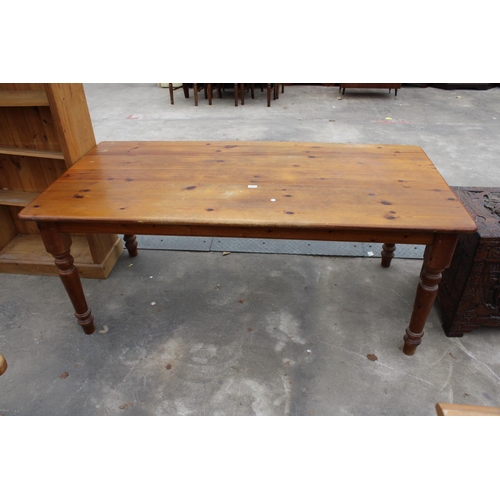 2870 - A VICTORIAN STYLE PINE KITCHEN TABLE ON TURNED LEGS, 72