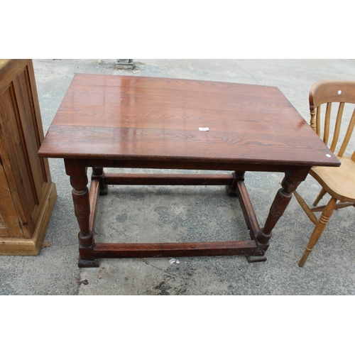 2875 - A MID 20TH CENTURY OAK REFECTORY STYLE DINING TABLE ON TURNED LEGS AND STRAIGHT STRETCHERS, 43