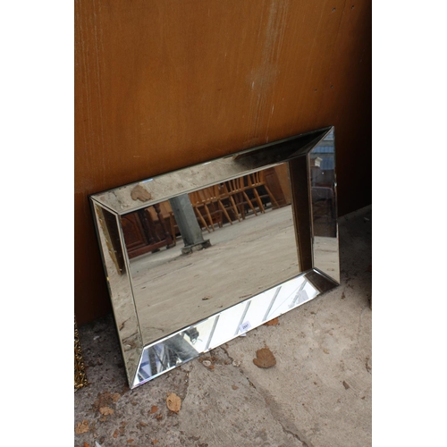 2897 - A MODERN BEVEL EDGE WALL MIRROR WITH SLOPING SIDE MIRRORS, 31