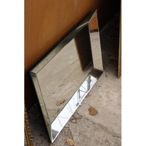 2897 - A MODERN BEVEL EDGE WALL MIRROR WITH SLOPING SIDE MIRRORS, 31