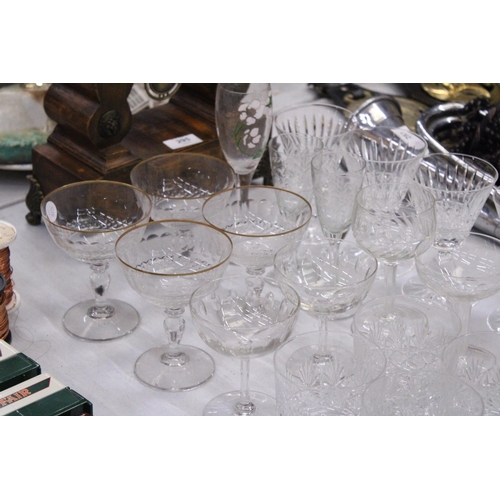 294 - A COLLECTION OF GLASSWARE TO INCLUDE WINE GLASSES, COCKTAIL GLASSES, TUMBLERS ETC