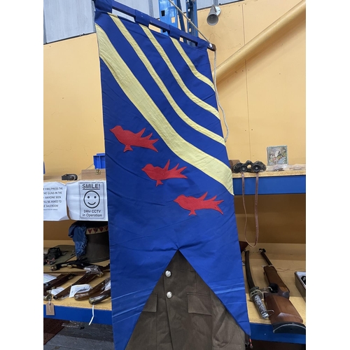 472 - A LARGE HERALDIC BANNER, 135 X 57CM