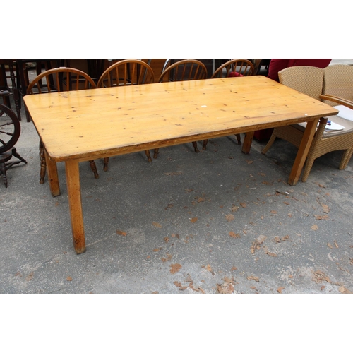 2909 - A VICTORIAN STYLE PINE KITCHEN TABLE, 84