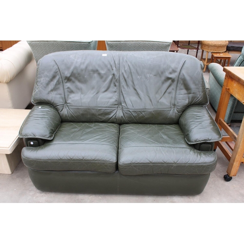 2922 - A MODERN GREEN LEATHER TWO SEATER SETTEE