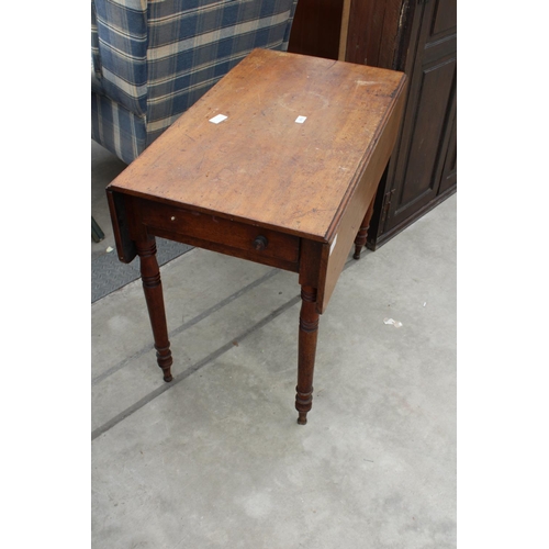 2933 - A VICTORIAN MAHOGANY PEMBROKE TABLE WITH SINGLE DRAWER ON TURNED LEGS