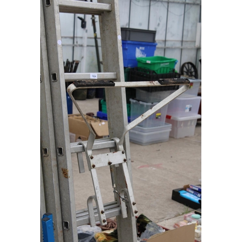 1924 - A 24 RUNG THREE SECTION EXTENDABLE ALUMINIUM LADDER