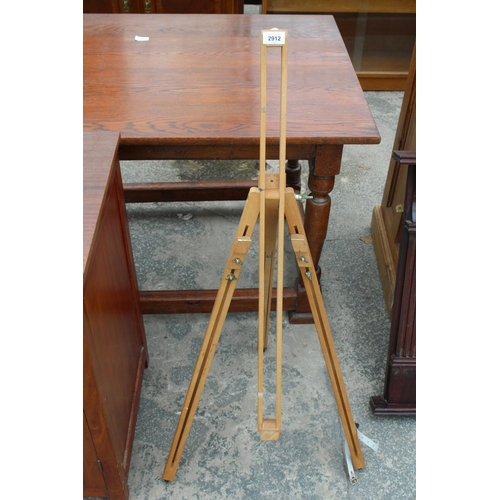 2912 - MODERN EASEL