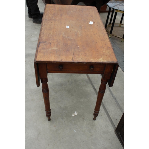 2933 - A VICTORIAN MAHOGANY PEMBROKE TABLE WITH SINGLE DRAWER ON TURNED LEGS