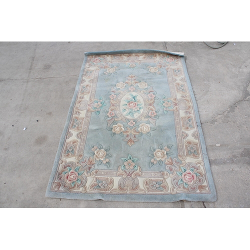 2499 - A GREY PATTERNED RUG