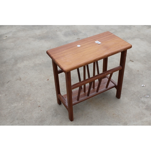 2940 - A RETRO TEAK MAGAZINE RACK / TABLE