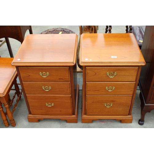 2943 - A PAIR OF YOUNGER FURNITURE BEDSIDE CHESTS OF 3 DRAWERS ON BRACKET FEET