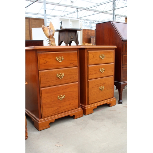 2943 - A PAIR OF YOUNGER FURNITURE BEDSIDE CHESTS OF 3 DRAWERS ON BRACKET FEET