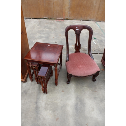 2955 - A MODERN MAHOGANY AND CROSS BANDED NEST OF THREE TABLES AND VICTORIAN MAHOGANY LOW CHAIR