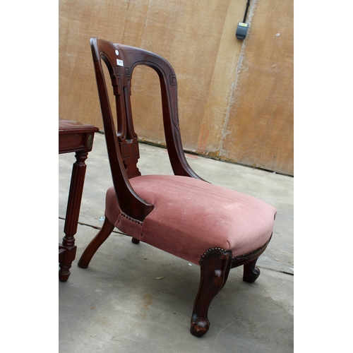 2955 - A MODERN MAHOGANY AND CROSS BANDED NEST OF THREE TABLES AND VICTORIAN MAHOGANY LOW CHAIR