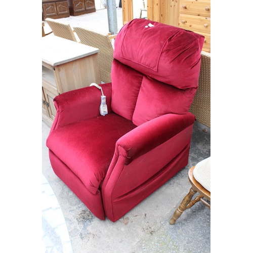 2903 - A MODERN 'PRIDE' ELECTRIC RISE AND RECLINE CHAIR